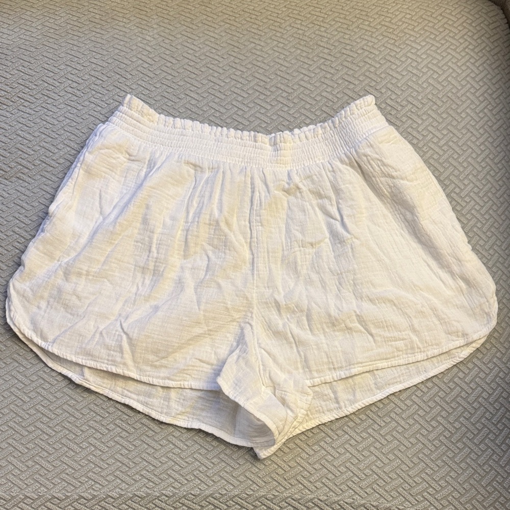 Lightweight White Casual Shorts Linen